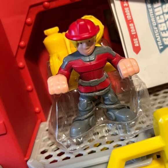 NEW Playskool Transformer Rescue Bot Griffin Rock Firehouse Headquarters No Box - Picture 2 of 6